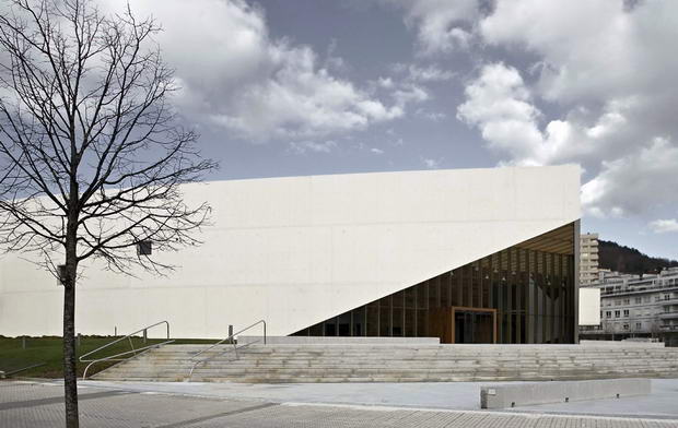Центар Carlos Santa María од студиото JAAM sociedad de arquitectura (2)