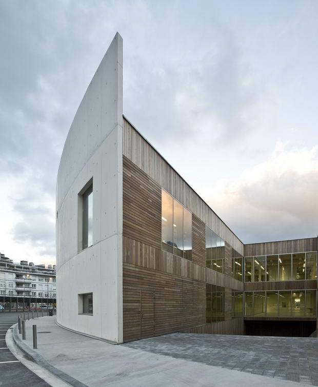 Центар Carlos Santa María од студиото JAAM sociedad de arquitectura (3)