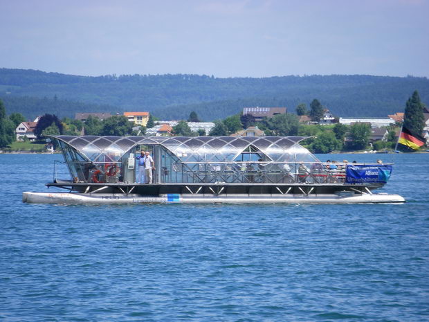 See http://commons.wikimedia.org/wiki/Image:Untersee-RA66_Helio.jpg