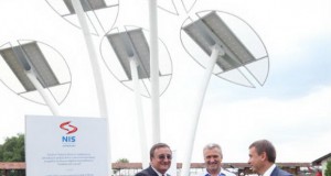 Соларно LED дрво во средно училиште во Србија