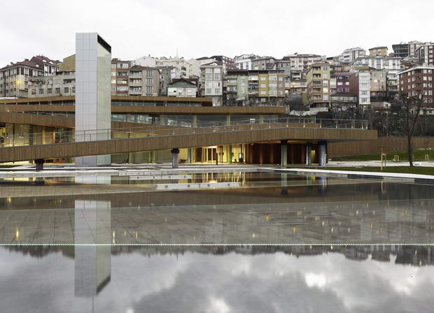 53740467c07a806f5b00001f_ey-p-cultural-center-and-marr-age-hall-emre-arolat-architects_portada