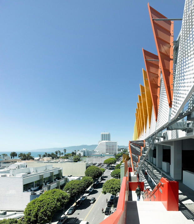 behnisch-architekten-santa-monica-parking-structure-6-designboom-07_resize