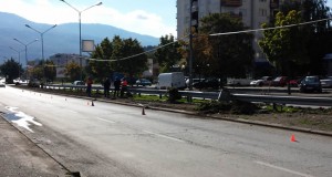 Се чисти пешачката зона на „Туристичка“ во Охрид
