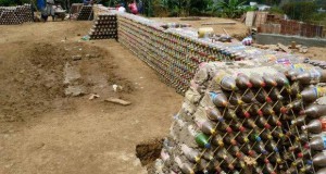 Куќа од пластични шишиња во Боливија