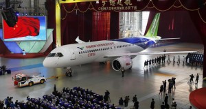 Кина го промовираше својот прв патнички авион