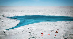 Со специјални дронови се снима топењето на ледот на Гренланд