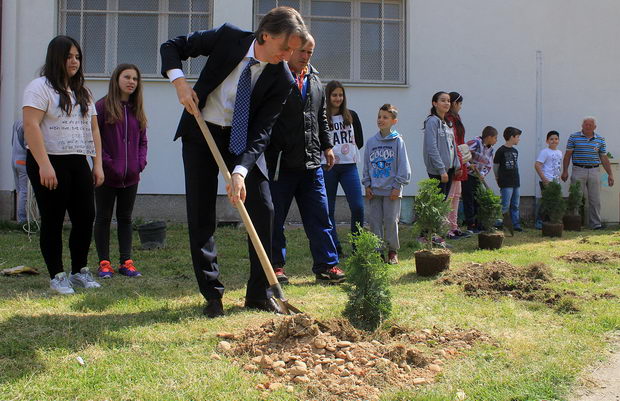 Denot na planetata zemja2 2016