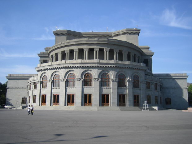 aleksandar-tamanijan-yerevan_opera_house