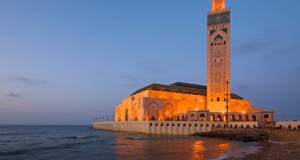 Џамијата Hassan II во Казабланка: Највисокото минаре во светот со француски потпис