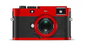 Црвена Leica како совршен подарок за Божиќ