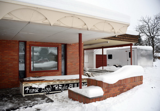 Demolition of the Frank Lloyd Wright Building