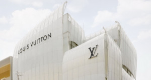 Фасадата на Louis Vuitton во Осака инспирирана од едра