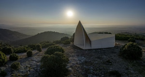 Chapel in Sierra La Villa со интровертна структура