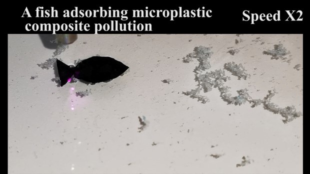 Robot fish sucks up microplastics