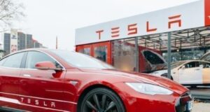 Tesla повлекува 1,68 милиони автомобили од Кина поради софтверска грешка